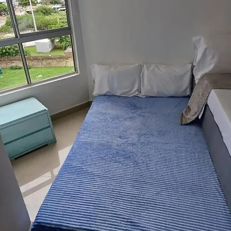 Comodo, Cerca Al Mar *
